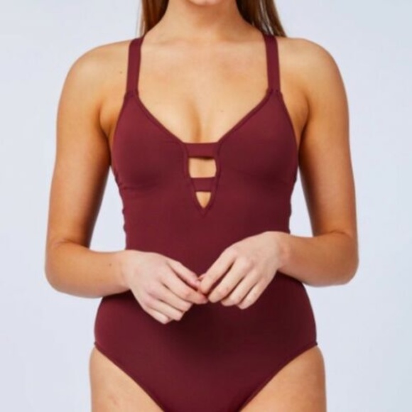 NWT $149 SEAFOLLY PLUM Active Deep V one piece - Picture 9 of 13